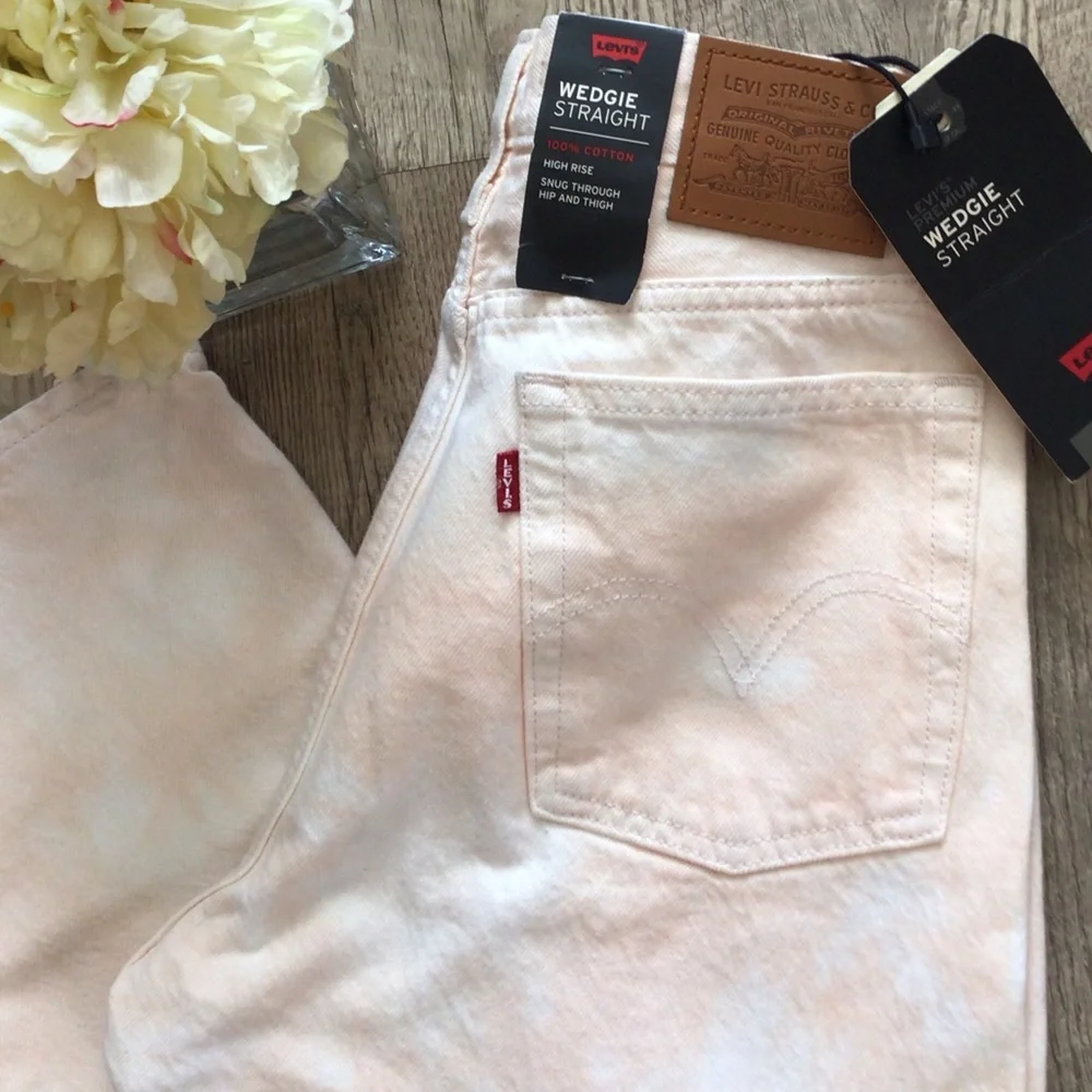 Levi’s Wedgie Hi Rise Straight Cropped🎀🎀 - Picture 3 of 13
